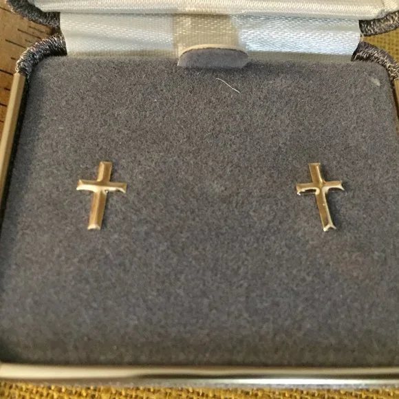Small gold cross earrings - Picture 3 of 6